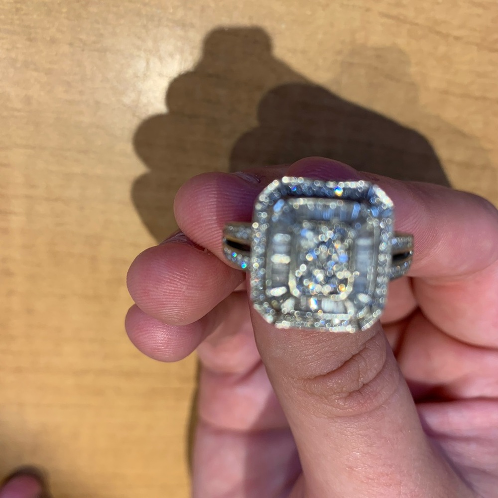 Helzberg Diamonds white gold ring